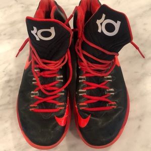 Kevin Durant men’s basketball shoes, size 11